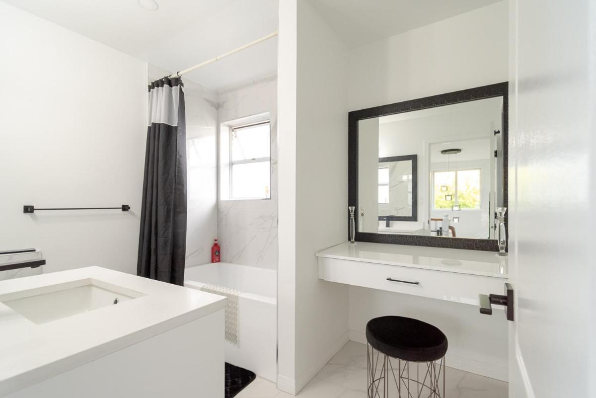 Spacious & Modern By The Beach White Rock Esterno foto