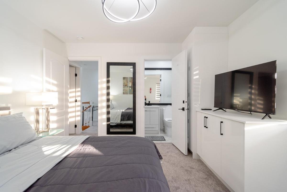 Spacious & Modern By The Beach White Rock Esterno foto