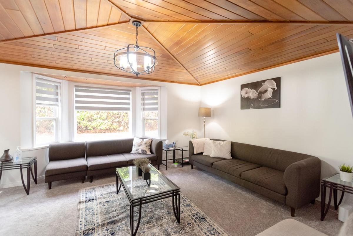 Spacious & Modern By The Beach White Rock Esterno foto